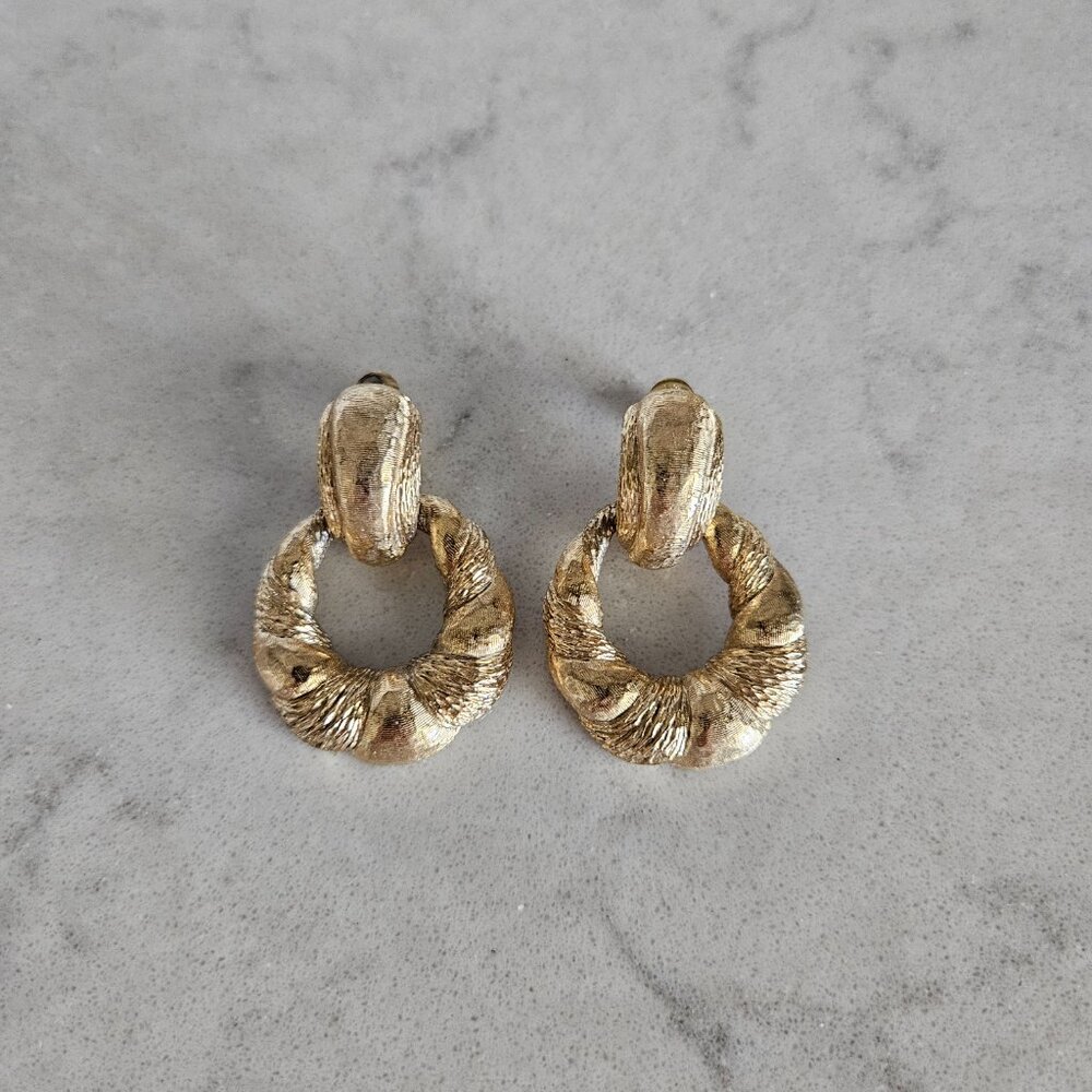 NAPIER BRUSHED GOLD CLASSIC CIRCLE DOOR-KNOCKER DANGLE SCREW-BACK EARRINGS